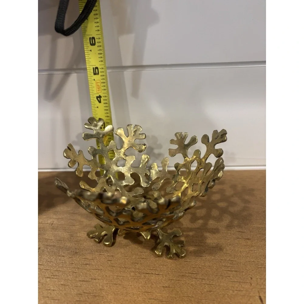 CHRISTMAS  GOLD SNOW FLAKE PATTERN  HOLIDAY DISH,‎ MADE IN INDIA BOWL